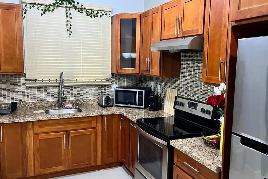 Διαμέρισμα 2Br Condo W/Pool; Across Ac Hotel Κίνγκστον