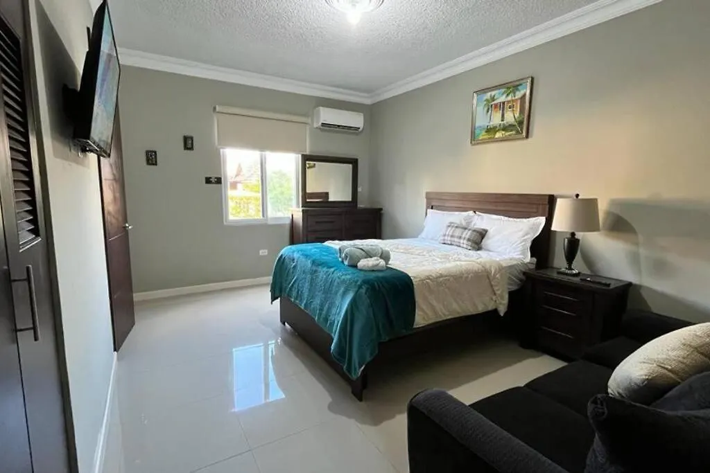 2Br Condo W/Pool; Across Ac Hotel Κίνγκστον