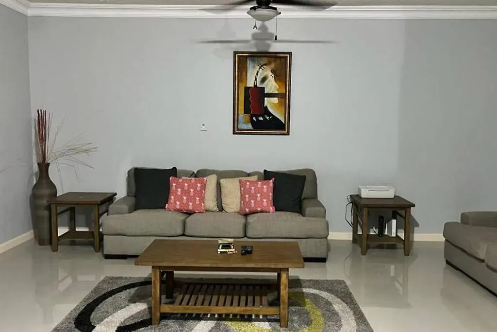 2Br Condo W/Pool; Across Ac Hotel Κίνγκστον 0*,  Τζαμάικα