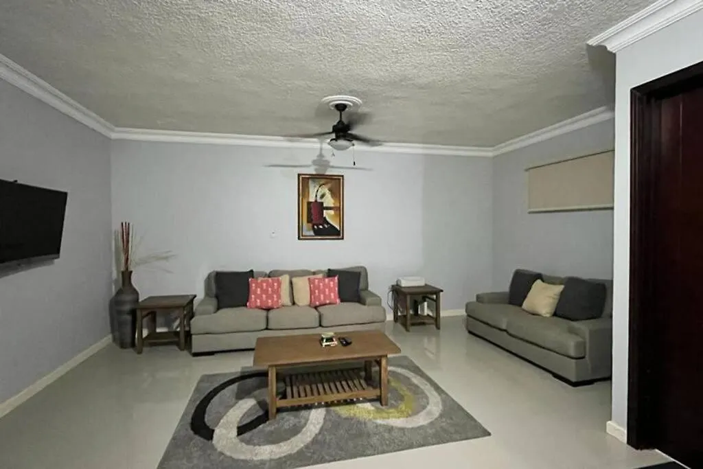 2Br Condo W/Pool; Across Ac Hotel Κίνγκστον